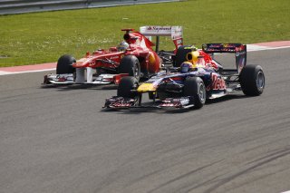 Webber überholt Alonso